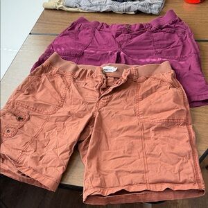 Women's Stylish Cargo Shorts in Maroon and copper